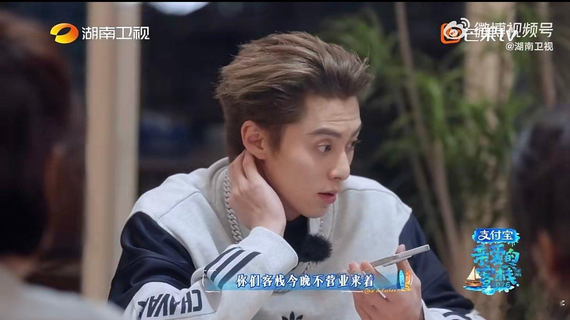 王鹤棣一秒认出白鹿 就算改变声音、隐藏模样，王鹤棣还是能瞬间抓住白鹿的特点，一秒