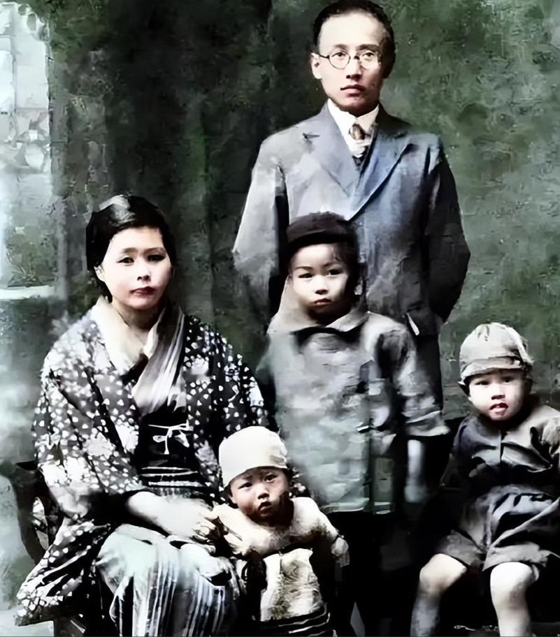 1978年，郭沫若在北京去世。最让人想不通的是，他在日本抛下的五个孩子，在佐藤富