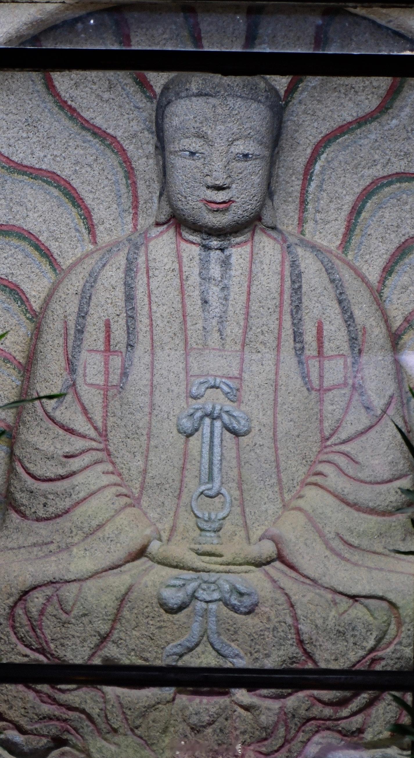 草庵位于晋江华表山麓，始建于南宋绍兴年间（1131—1162年），庵为草构，故名