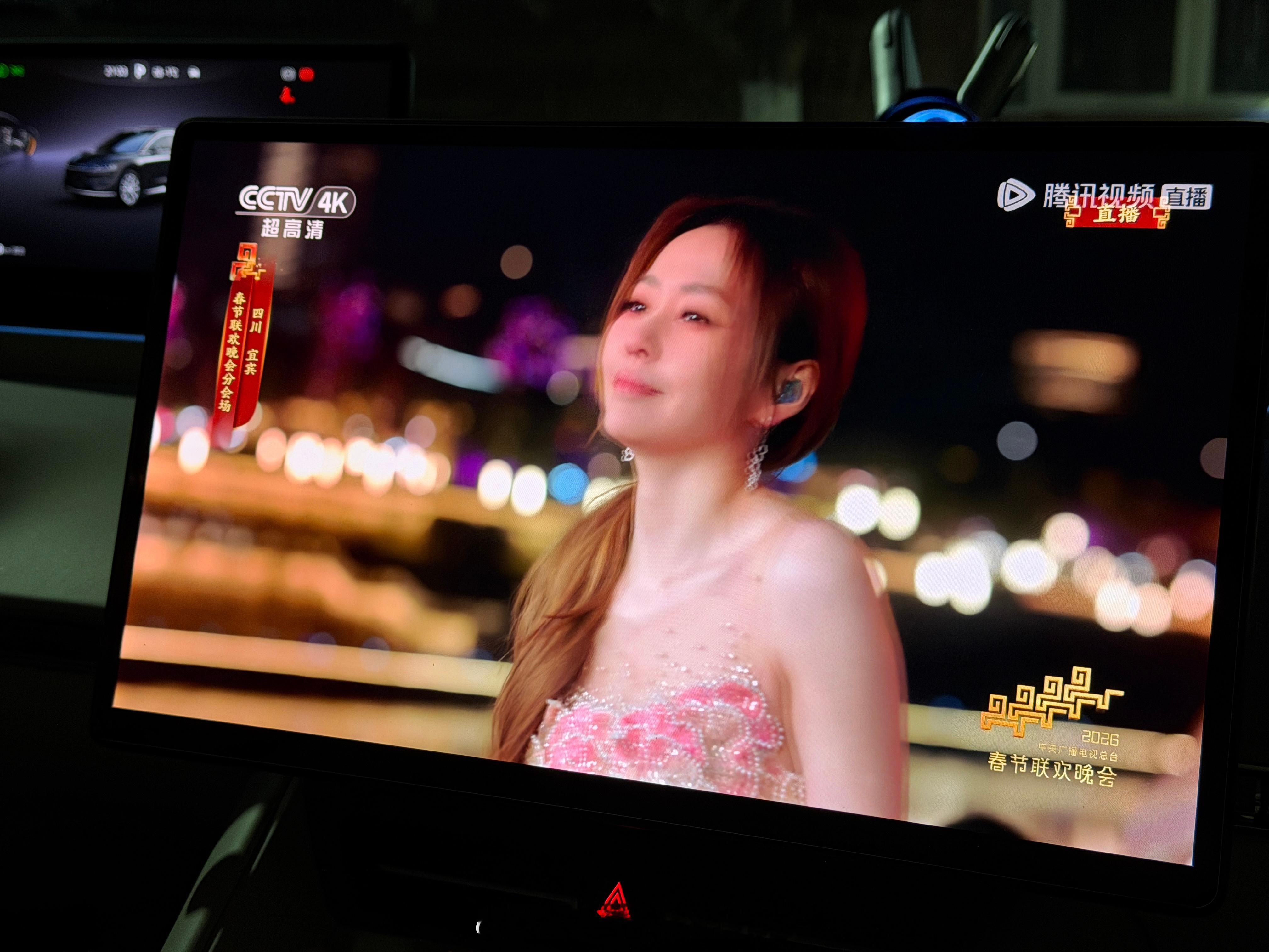 春晚 给我看困了，为了提个神，我去车里看一会儿机器人全面入侵春晚