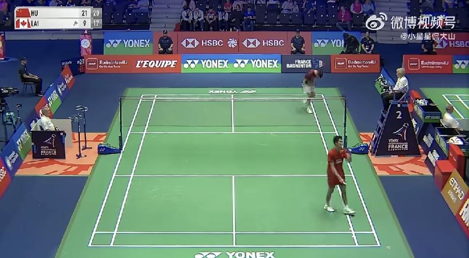胡哲安🇨🇳爆冷赖浩俊🇭🇰！
昨日午夜，在2026法国羽毛球公开赛的男单首