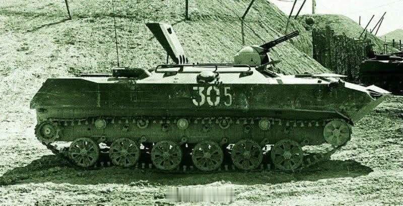 雅克B-12.7机枪塔被安装在一辆BTR-D装甲运兵车上烽火问鼎计划