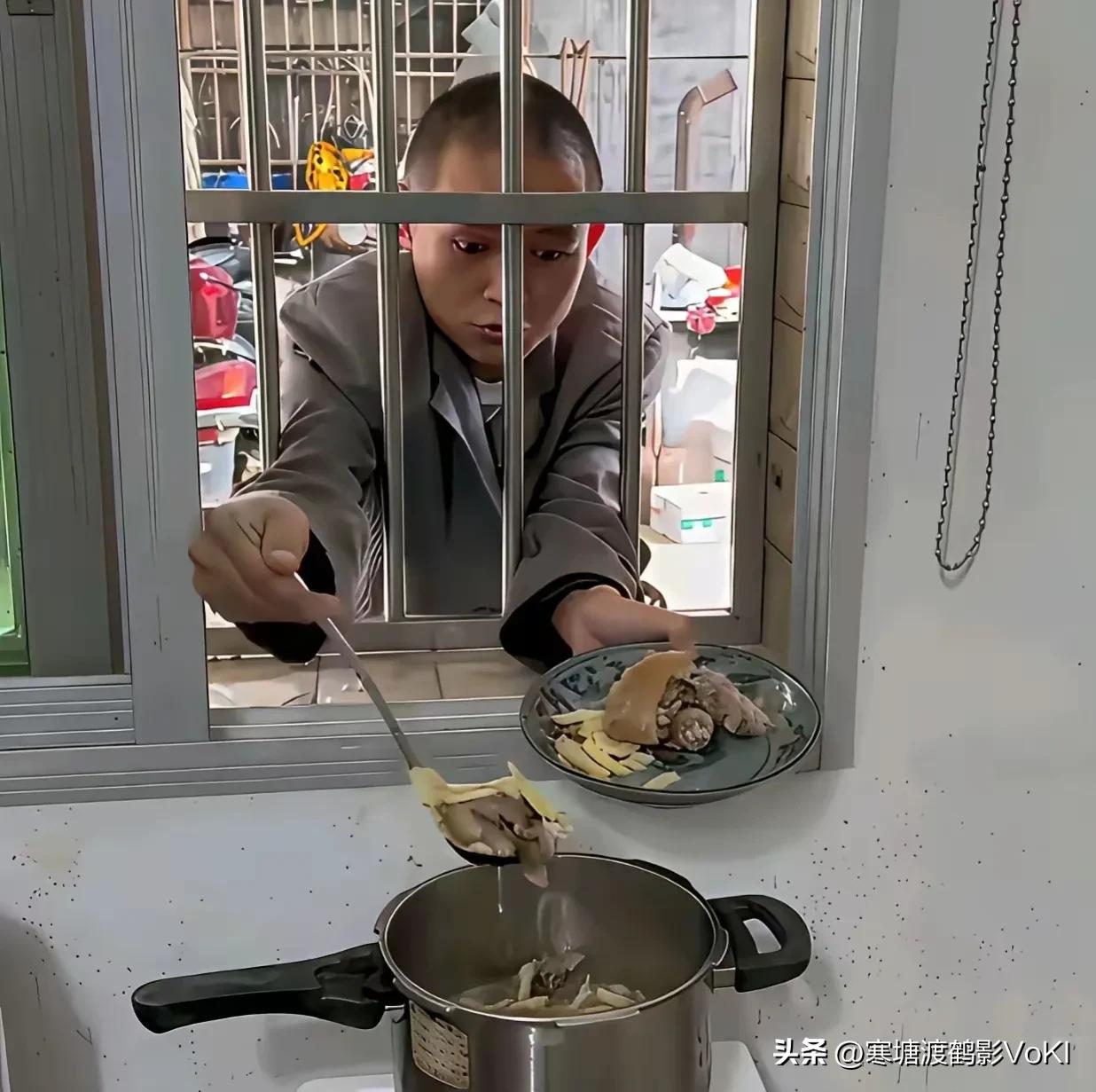 就这智商难怪连饭也吃不上 ，辛辛苦苦盛了半天，估计一口也吃不上。
