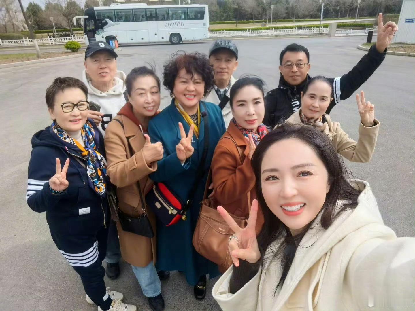 张维伊是头婚董璇是头昏董璇曾经历婚姻挫折，但她始终保持着清醒和独立。此次与张维伊