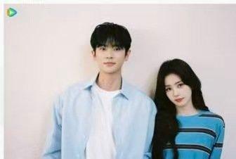 白鹿哭戏丞磊心疼安慰莫离 丞磊看白鹿演哭戏那段，他自己的眼眶也一直红着。叶璃和墨