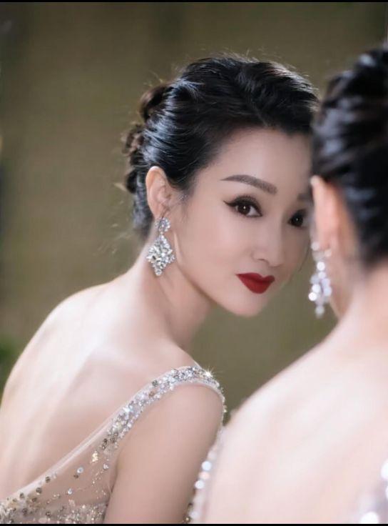 生活就像一杯茶，不会苦一辈子，但会苦一阵子，愿我们都能在苦中作乐，微笑面对生活…