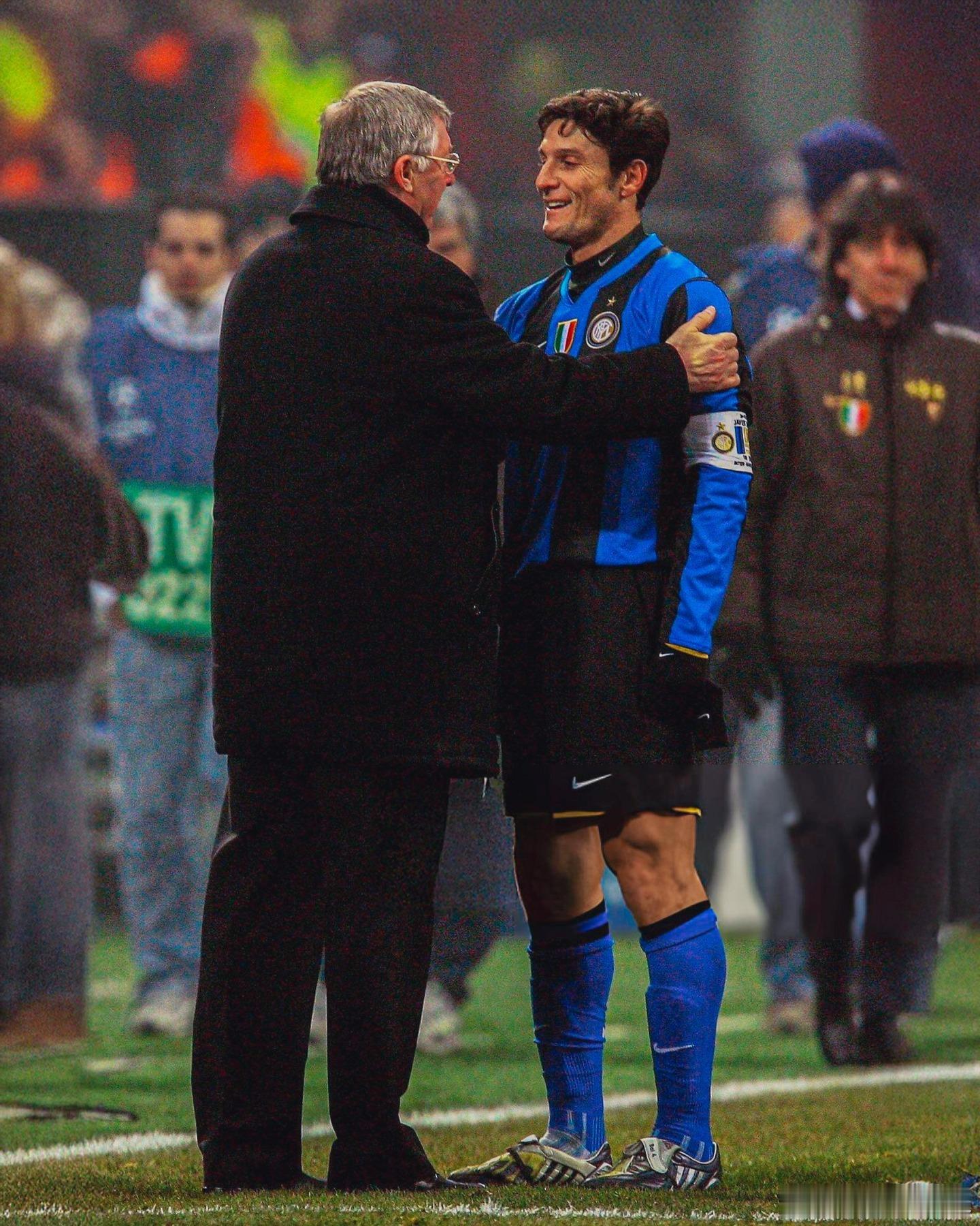 2009年2月24日欧冠16强赛：国际米兰vs曼联，一场传奇云集的对决。国际米兰