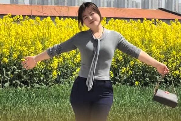 人生在世，
凡事不必强求过多。
哪怕一辈子没赚到大钱，
没成为旁人眼里的成功人士