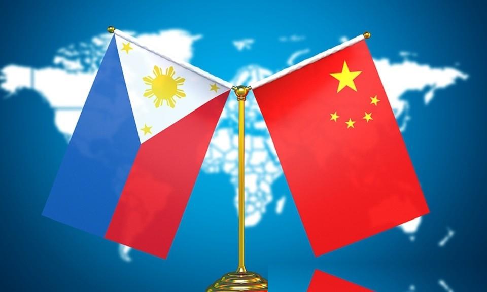 前脚中国刚在联合国狠狠揭了英国的“殖民老底”，力挺阿根廷对马岛的主权；后脚英国战