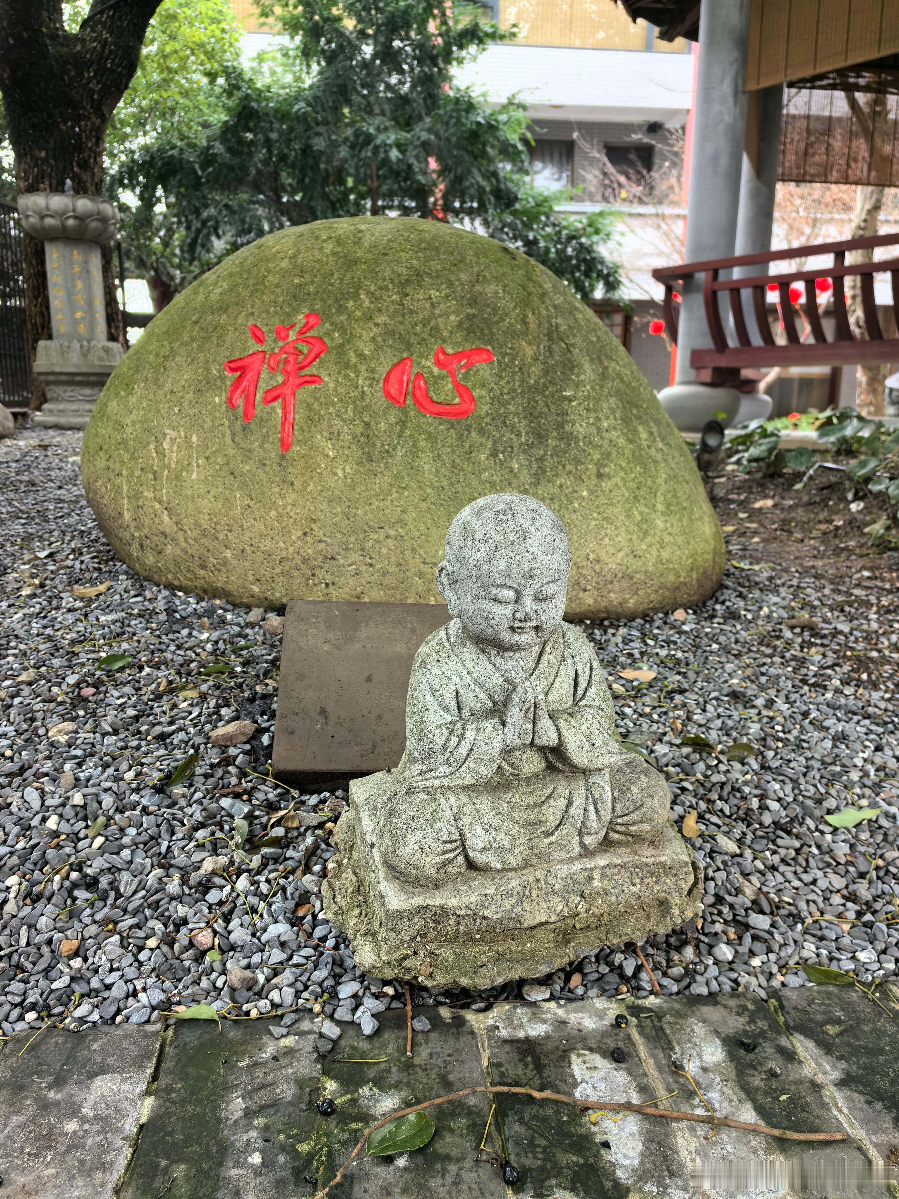 昨天寒风萧瑟，我去了趟姜山镇西林禅寺悟透了一句话——执着是痛苦的根源 ​​​