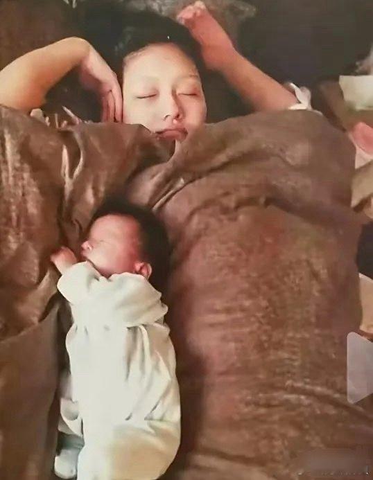这是汪小菲镜头下的大S小玥儿！ ​​​