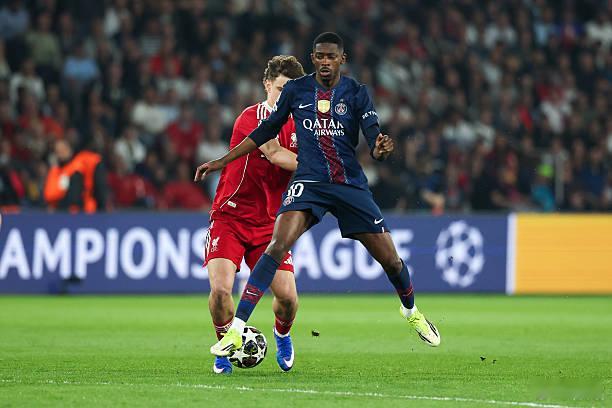 巴黎圣日耳曼vs利物浦 可能是忌惮大巴黎的边路犀利，斯洛特今天排出的是一个523