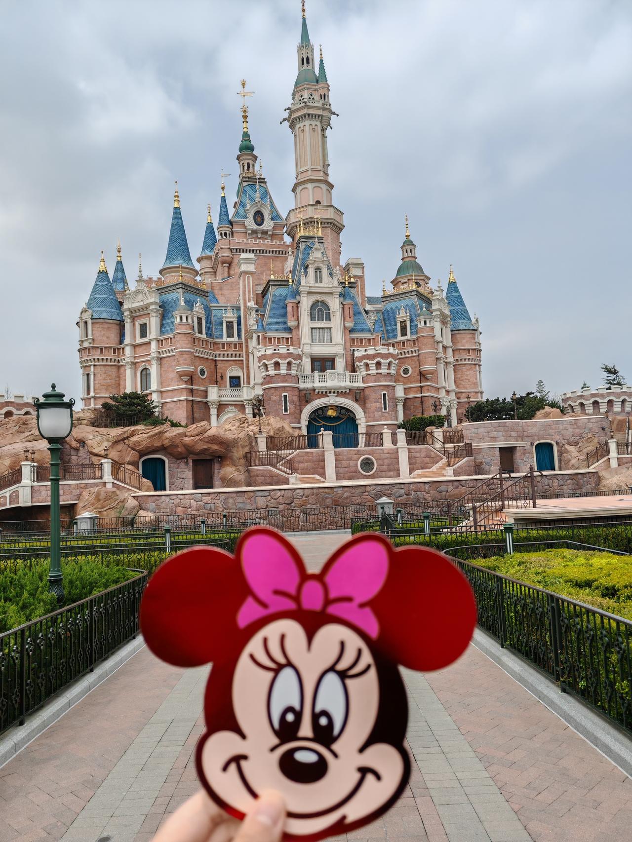 幸运的一天！
迪士尼里与老板米奇坐了同一辆小飞象，
参加活动送了一个米妮头红包，