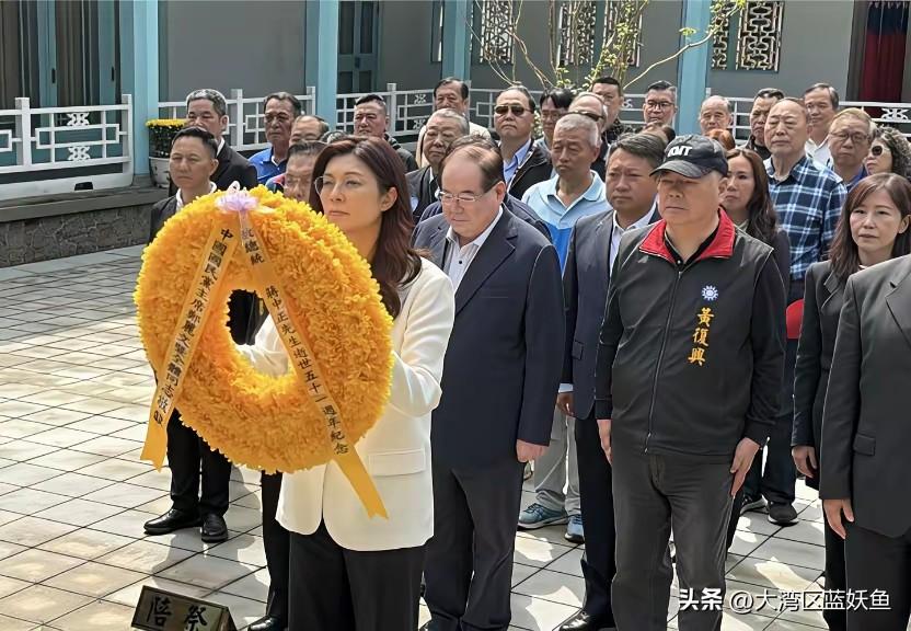 郑丽文这趟慈湖谒陵，看似是国民党的惯例，实则每句话都带着分量。
 
4月2日上午