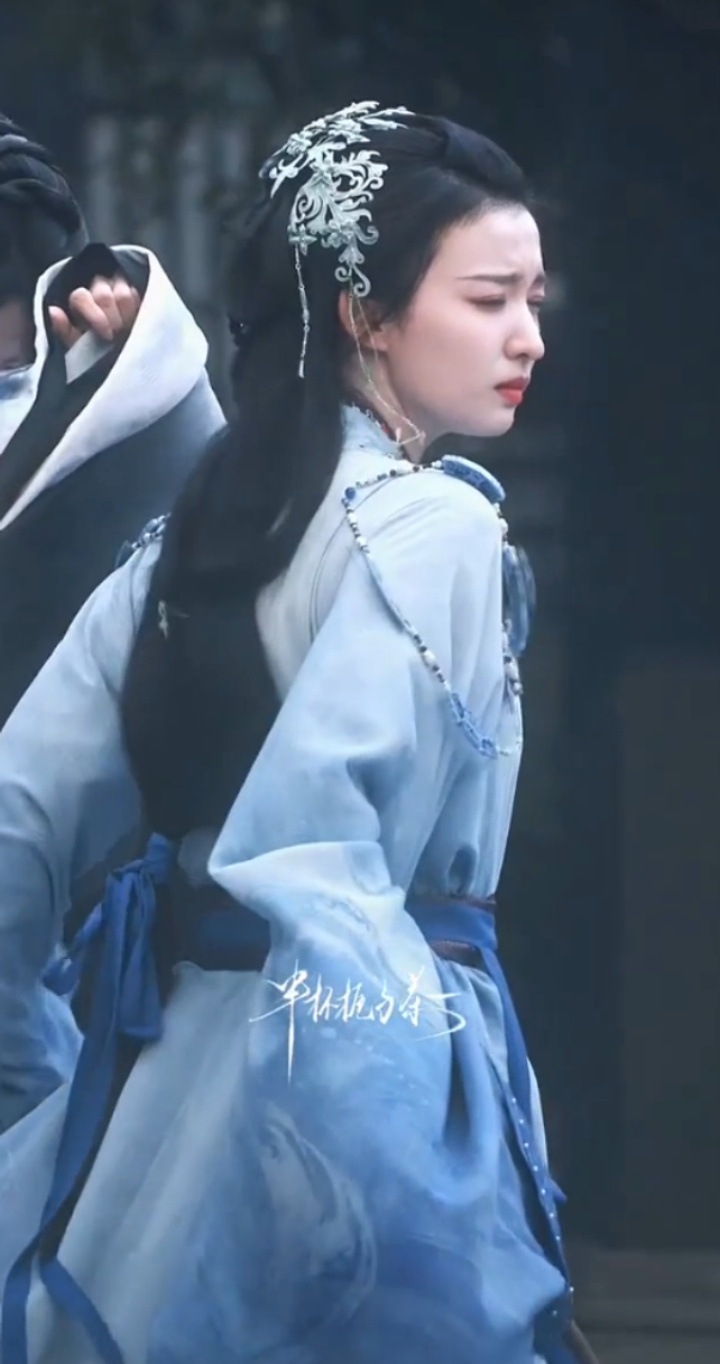 王楚然浮生王楚然《浮生》路透，桫椤这套蓝衣好美～太美了，仙气飘飘！船儿眼里全是戏