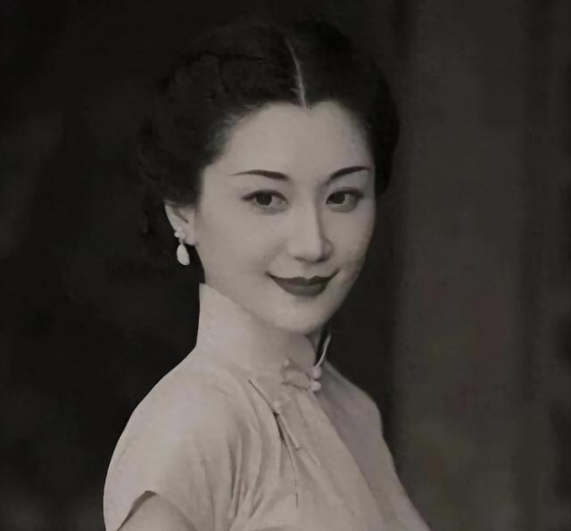 国军上校夫人被6人轮奸，申冤未果，蒋介石3次致电白崇禧。
1946年秋天，桂林发