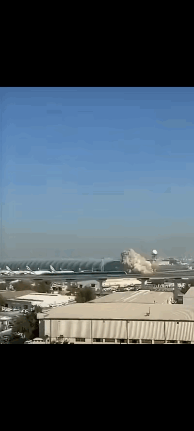 伊朗发射的无人机击中阿联酋迪拜机场。

这波袭击，伊朗玩的是“人海战术”。他们派