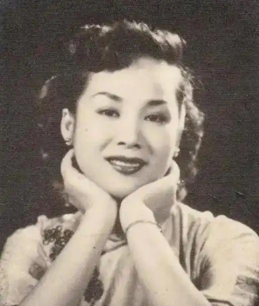 她是军阀三姨太，娘家有五个弟弟全是共产党，1948年，竟把丈夫两万人马劝起义了！