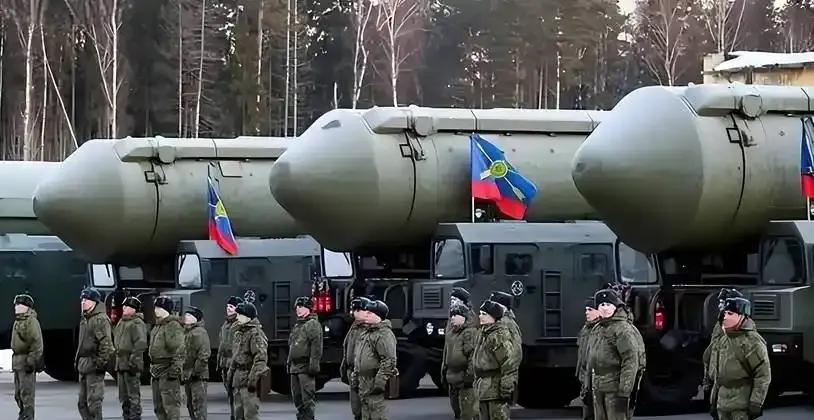 万万没想到！

当俄罗斯扬言要使用核武器时，美国人为什么一点都不害怕？内行人的话