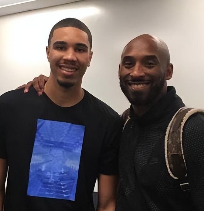 季后赛三分命中top10：塔图姆超越科比
1、库里——650个
2、克莱——50