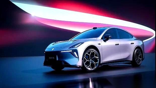 我跟你讲个魔幻故事，法拉利296GTB上那套悬挂，现在被装在了一辆十几万的国产车