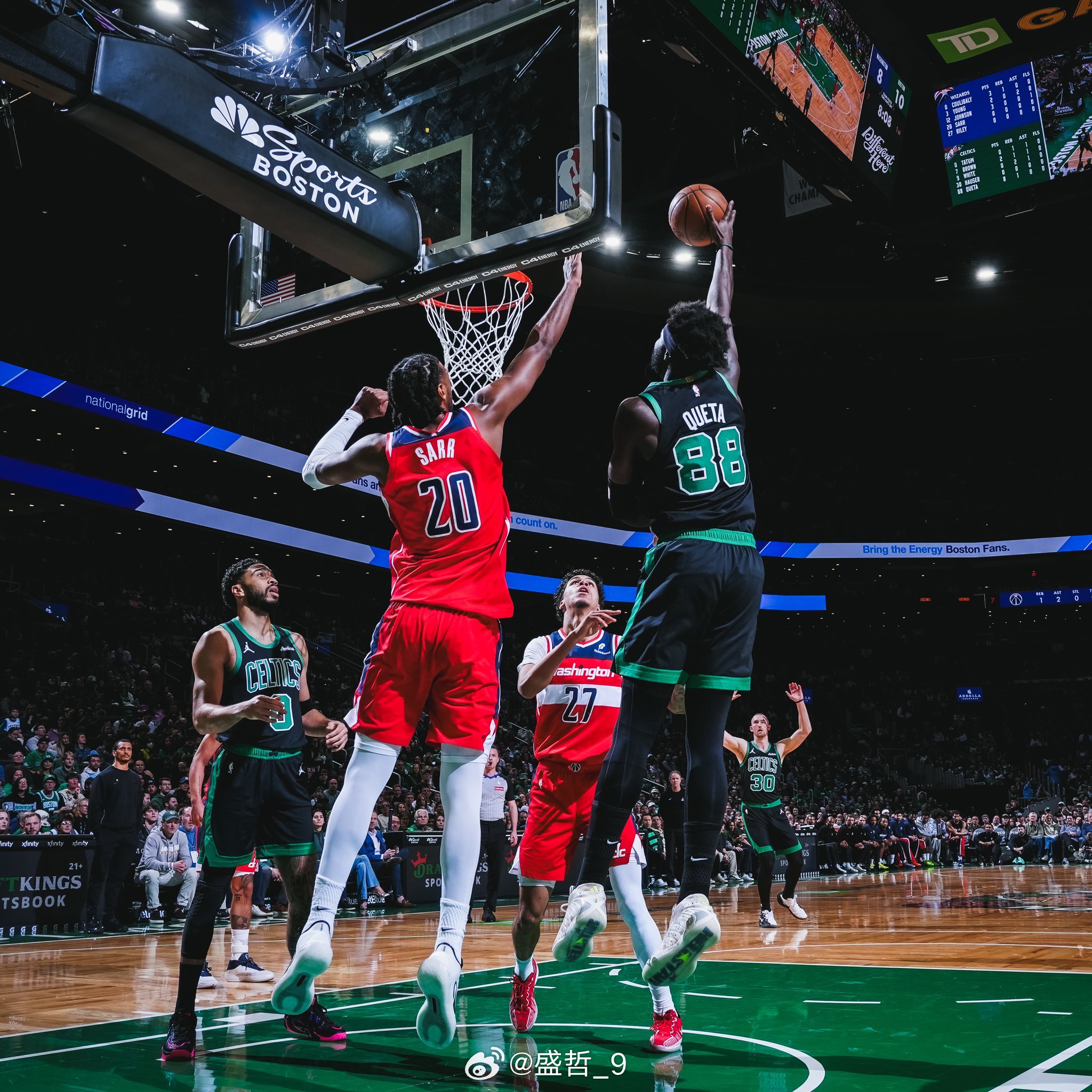 奎塔半场12中10拿了22分，奇才禁区防守≈0。要不下半场努努力，也拿个8…… 