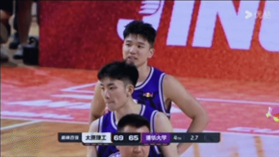 导播的镜头语言 这下有点心疼石奎了。今天清华打得不像清华，是想赢的石奎在拖着球队
