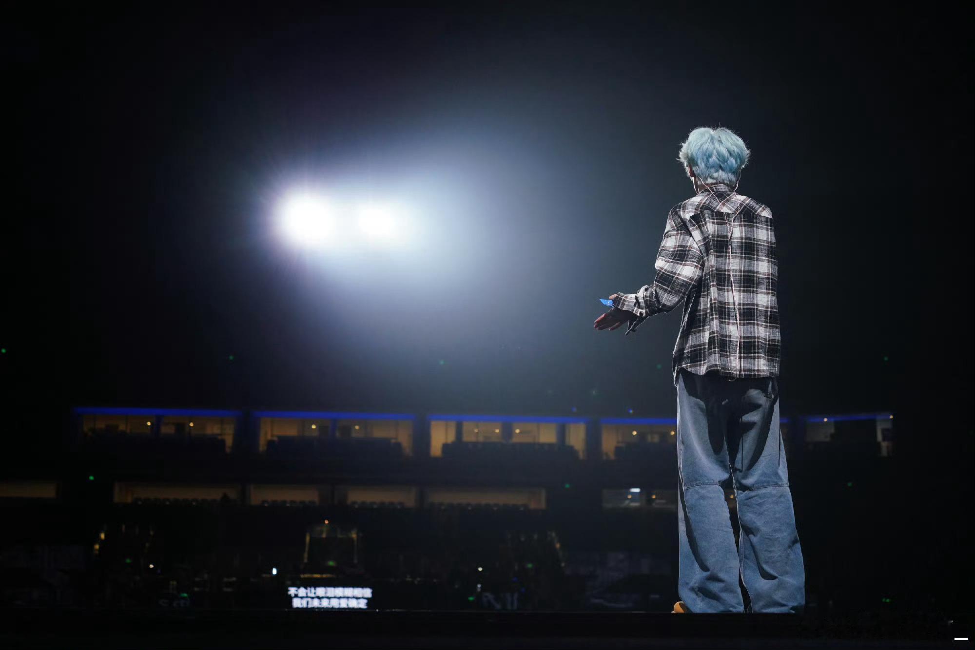 梓渝游点意思2026巡回演唱会 zy梓渝 "你是晚夏遗留在深海里的星星,想把我所