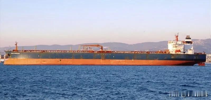 快讯，一艘希腊运营的 MV St Nikolas 号油轮在阿曼附近的霍尔木兹海峡