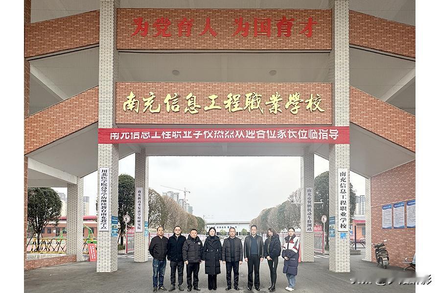 环境怎么样?

校园现状实拍
很多南充家长给孩子挑选中职，都会问到南充信息工程职
