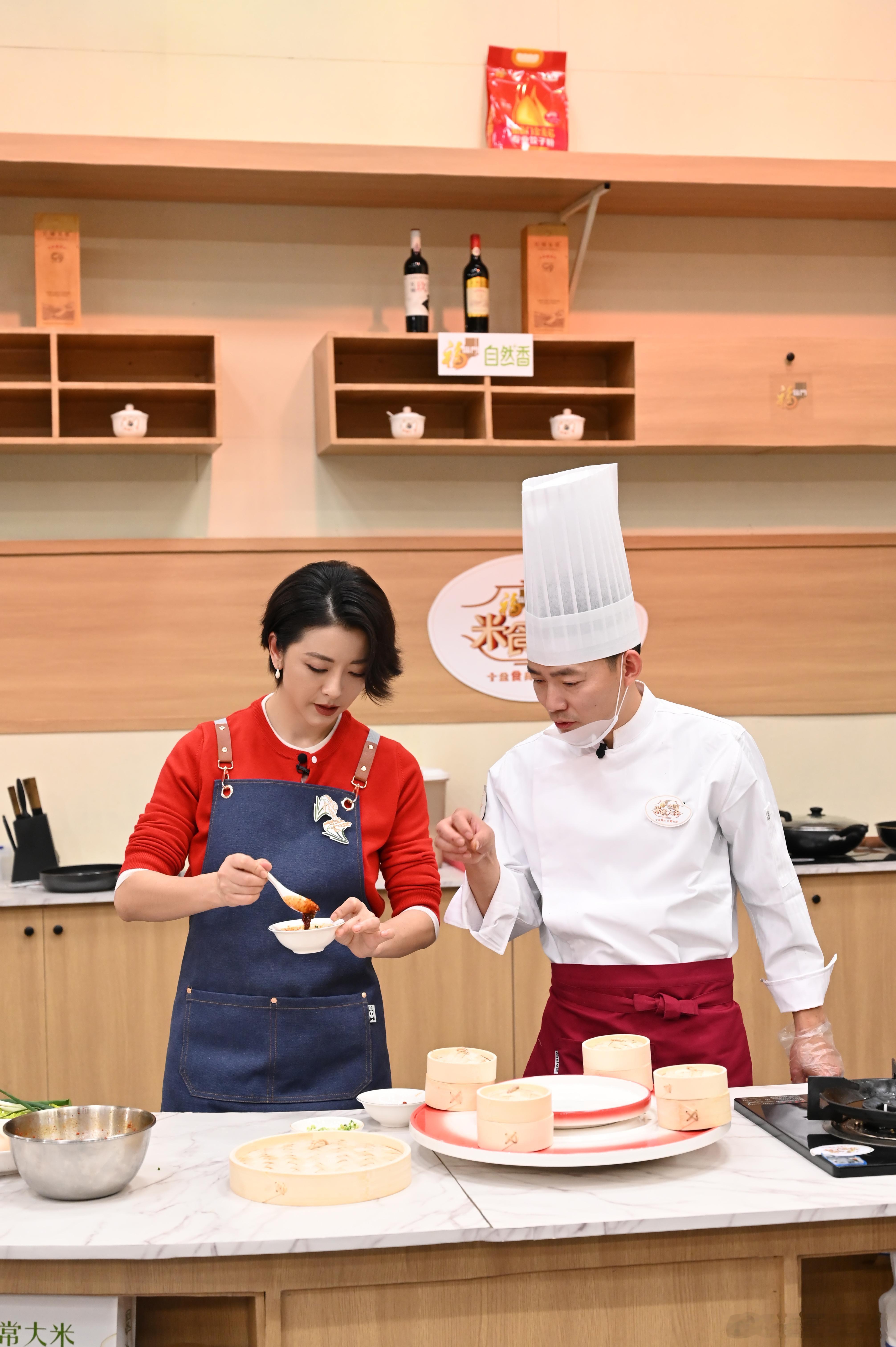 中国米食大会  不得不夸黄小蕾性格真的超级好，在《中国米食大会》上又松弛又勤快，