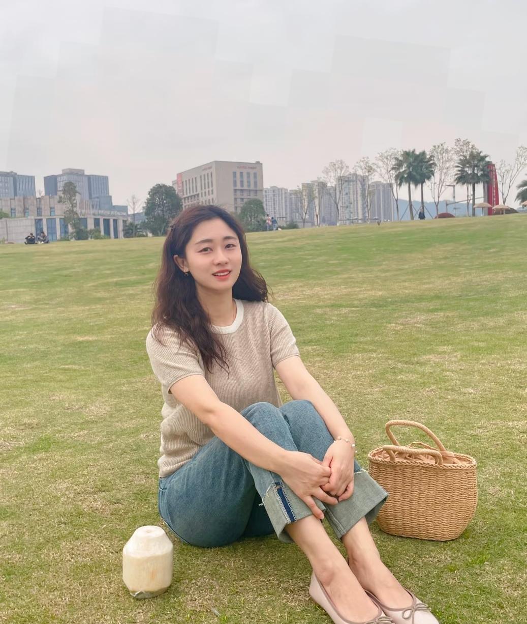 别再说“管不住嘴”了，你不是馋，是孤单。
国家新指南悄悄改了规则：减肥不光靠跑步