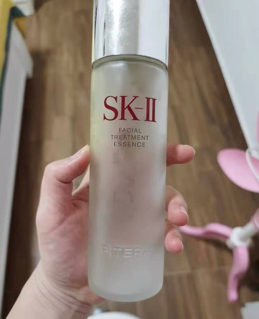 周末出门逛街，从早到晚，妆容完整度全靠神仙水加持，正值 618，花少钱得好物，怎