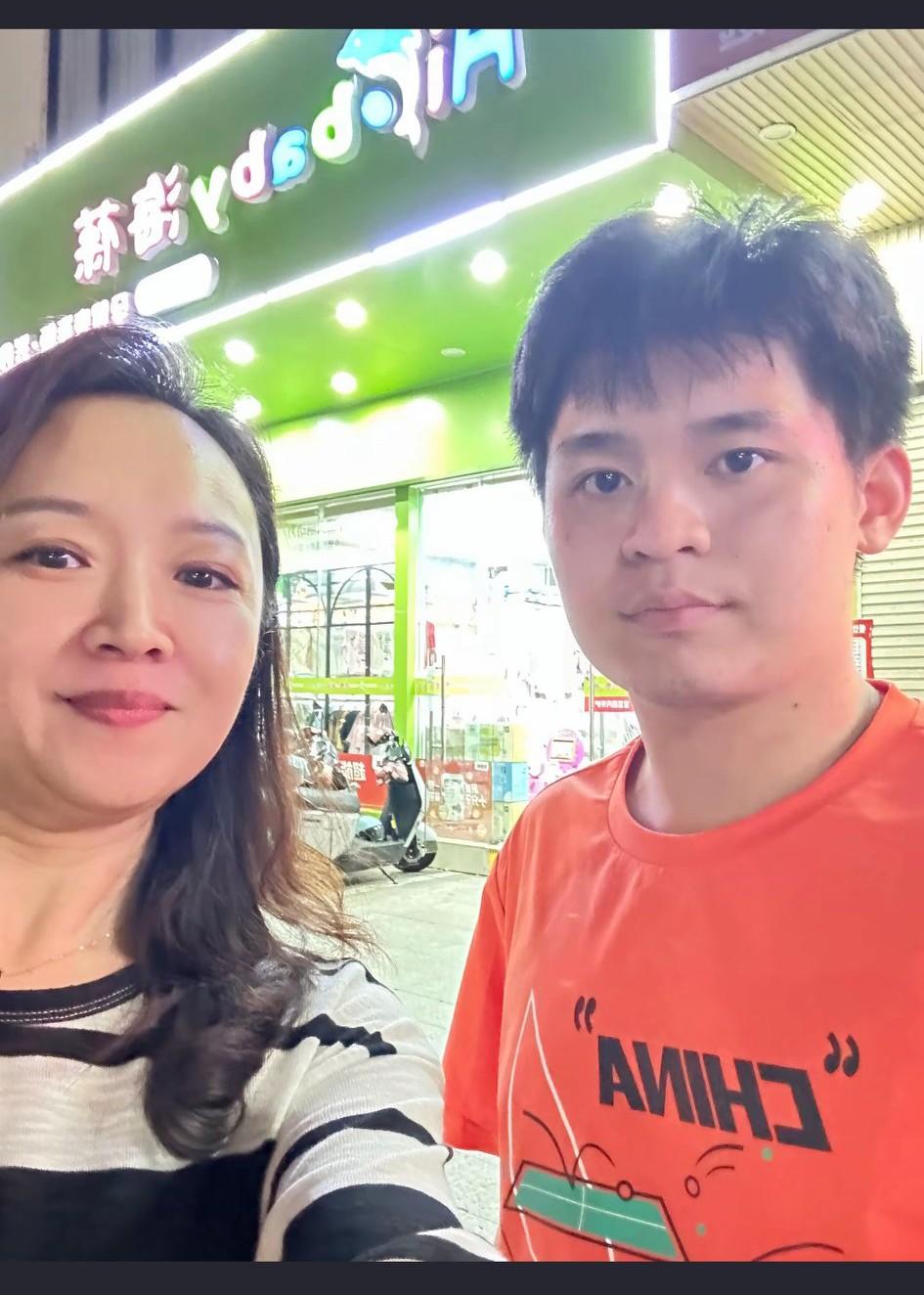 海南出的国家队队员，真的让海南人骄傲，喜欢樊振东的同时也喜欢小石头， 我们海南人