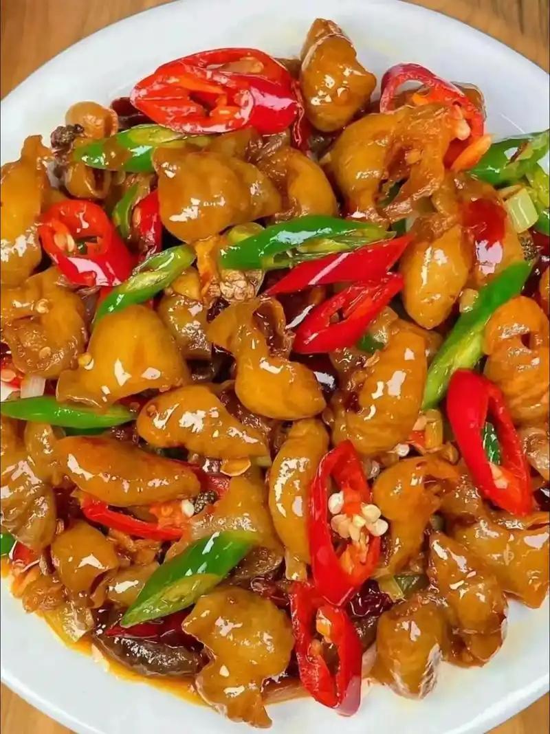 脏话也需穿西装
昨天中午那杯酒刚举起来，我随口提了句自己给猪大肠起的诨名，结果哥