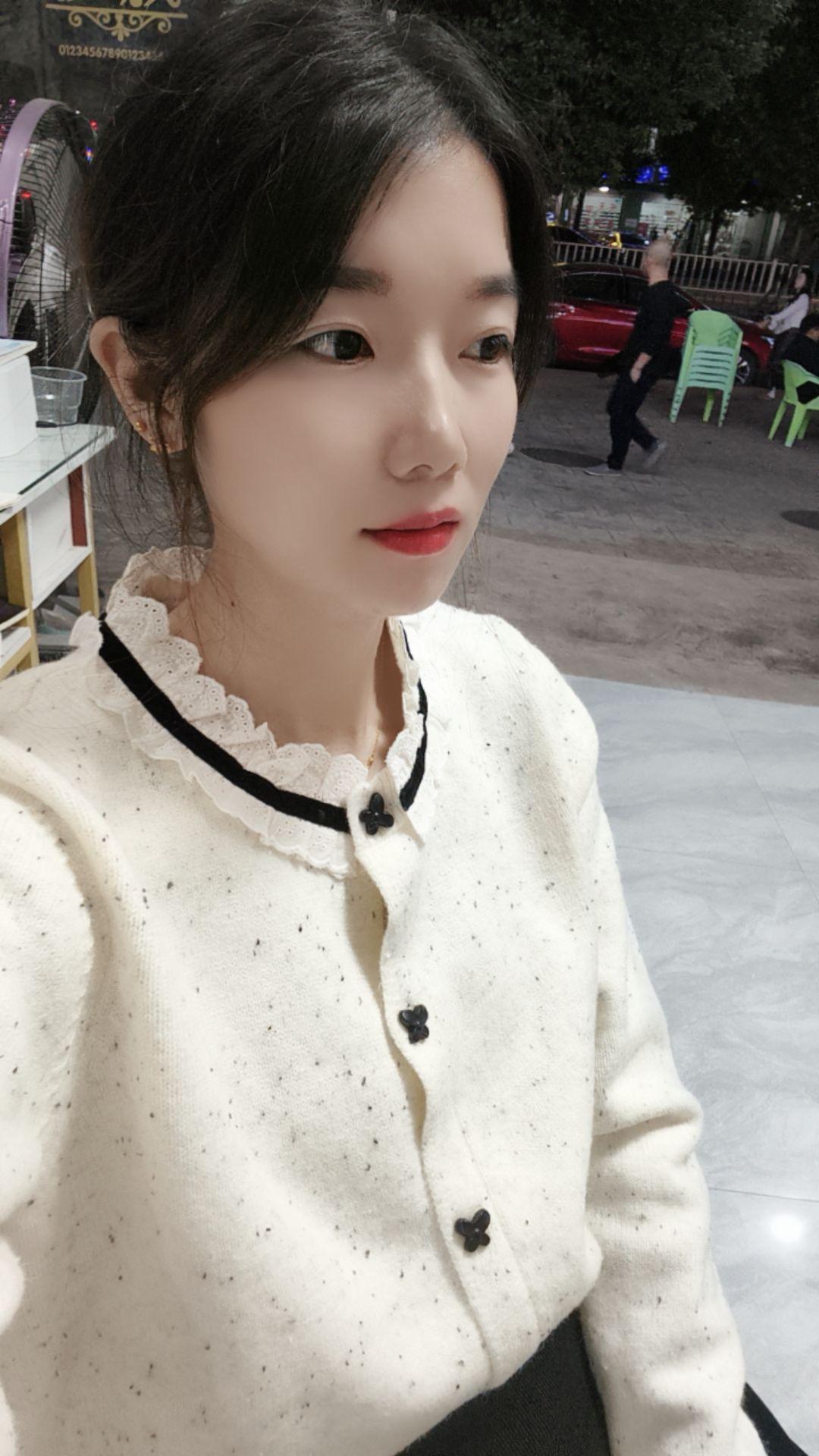 挣生活费的日子，每天都在坚持，没有嫌弃工作的苦，更没有嫌弃生活的累，只...