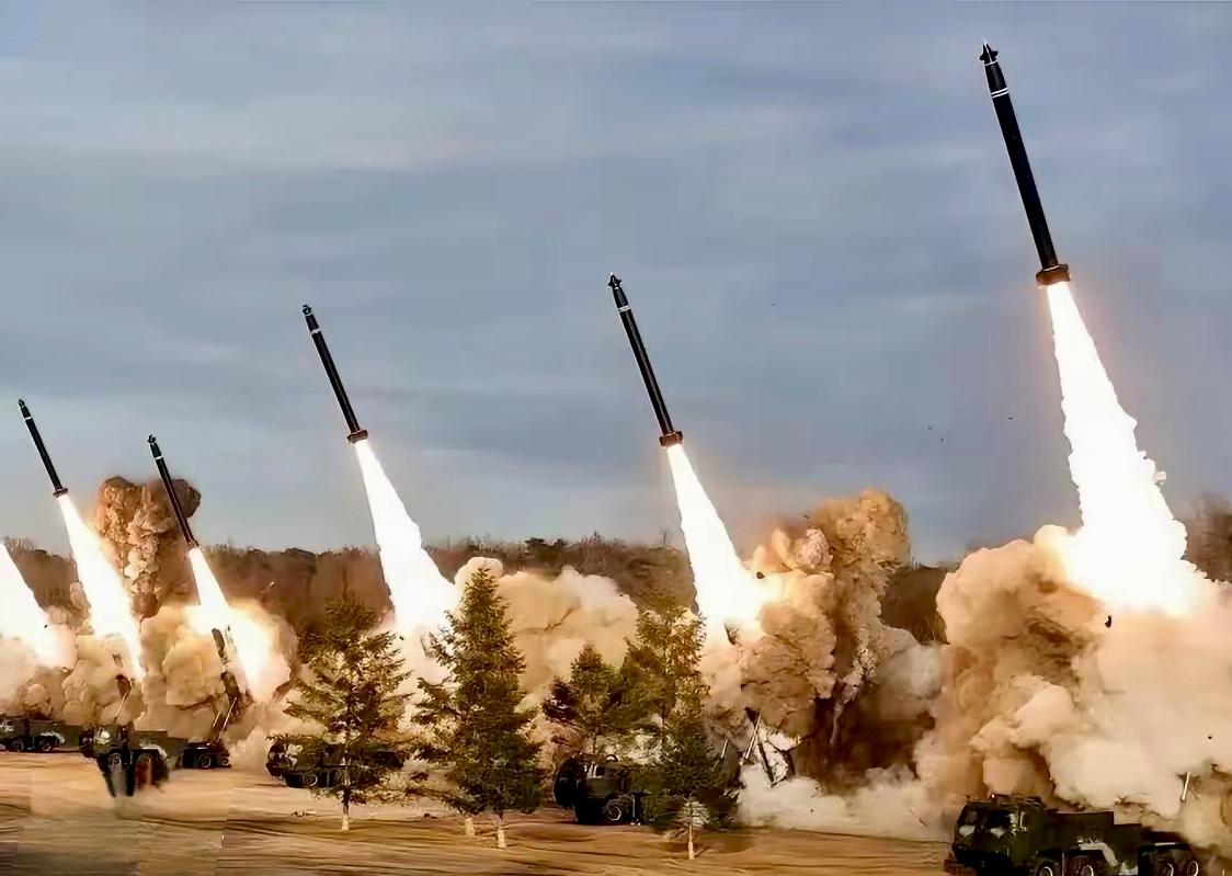 19日凌晨，数枚导弹密集射向日本海，高市早苗这下尝到后果了！

​据韩联社报道，