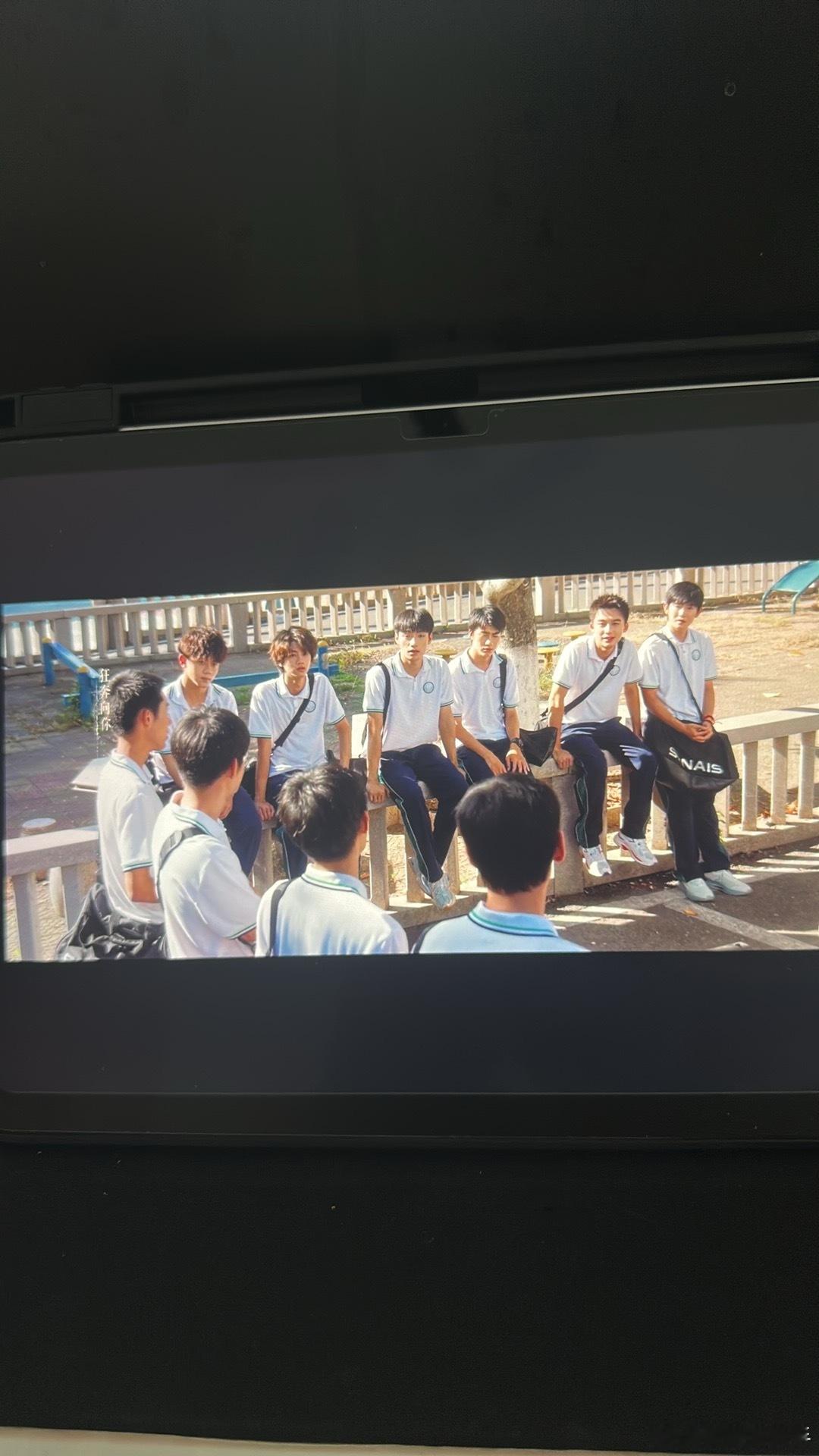 灿如繁星有点像十八岁的天空我表妹锐评：如果我们班全是这样的帅哥，我肯定考不上大学