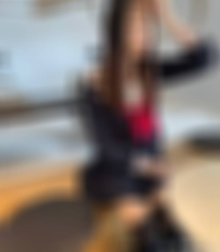 濮阳护士长 这边刚唱完，那边又顶着“护士长”的名头上台了。大家嘴里传的不是歌声，