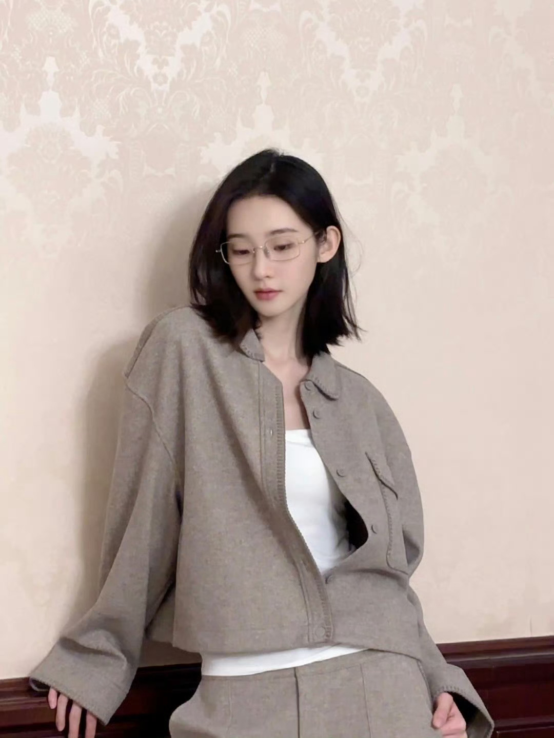 早安呀[色][鼓掌]张艺凡到底叽里咕噜说啥呢[期待]宝宝你戴眼镜有麻辣女教师那味