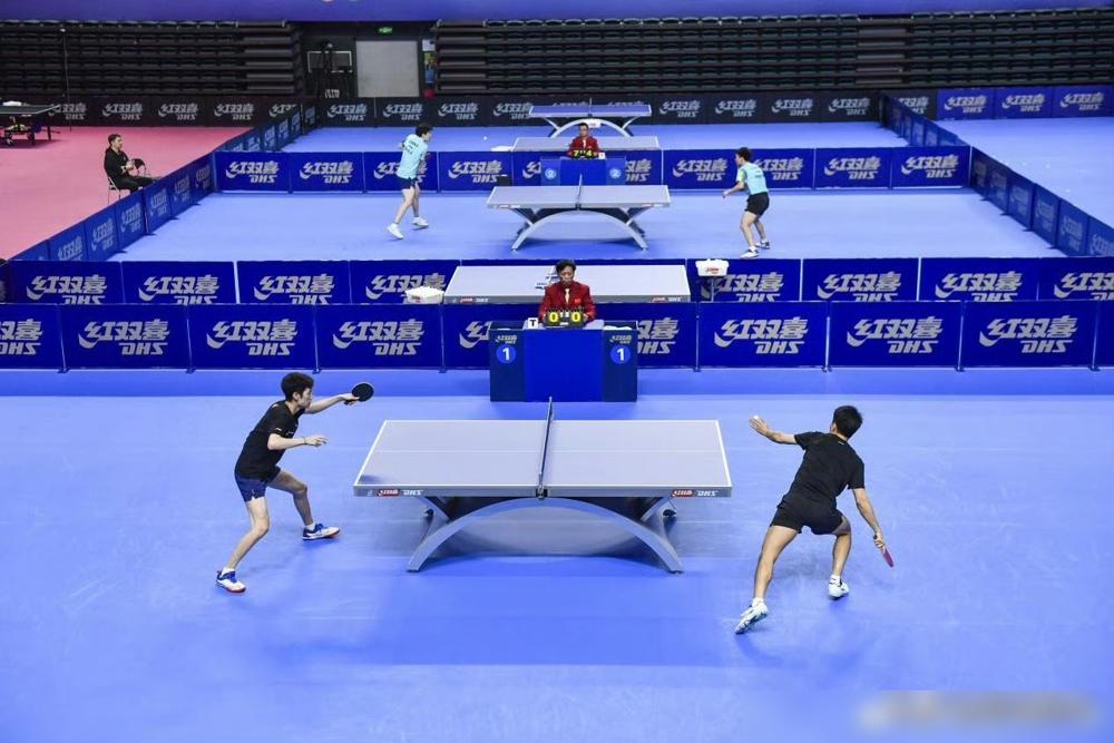 国乒成都封闭集训的选拔赛刚落幕，直接炸出大新闻！
 
29岁老将周启豪一路逆袭，