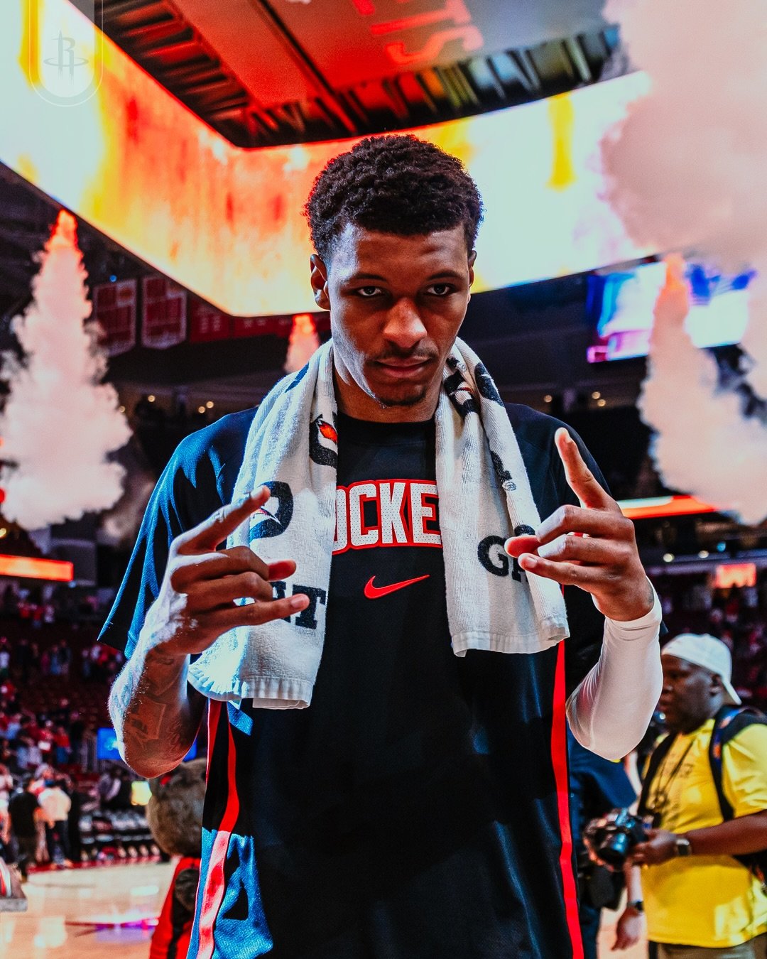 杜兰特赛后接受采访谈到阿门和小贾的稳定性对于球队的意义：“这意味着很多。说实话，