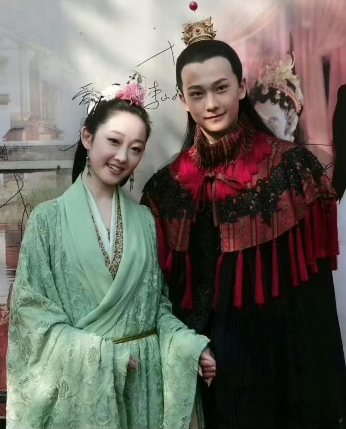 杨洋蒋梦婕宝黛cp同游这一版贾宝玉和林黛玉也不搭，杨洋看着太小了，姐弟恋 ​​​