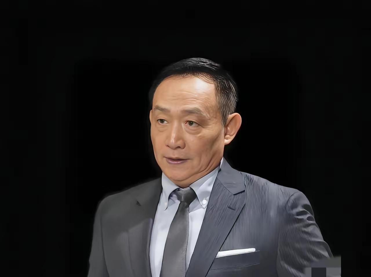 卢麒元声称：“‌有人想把我们喝的水、用的电、上的网，打包卖给资本，还生怕我们看懂