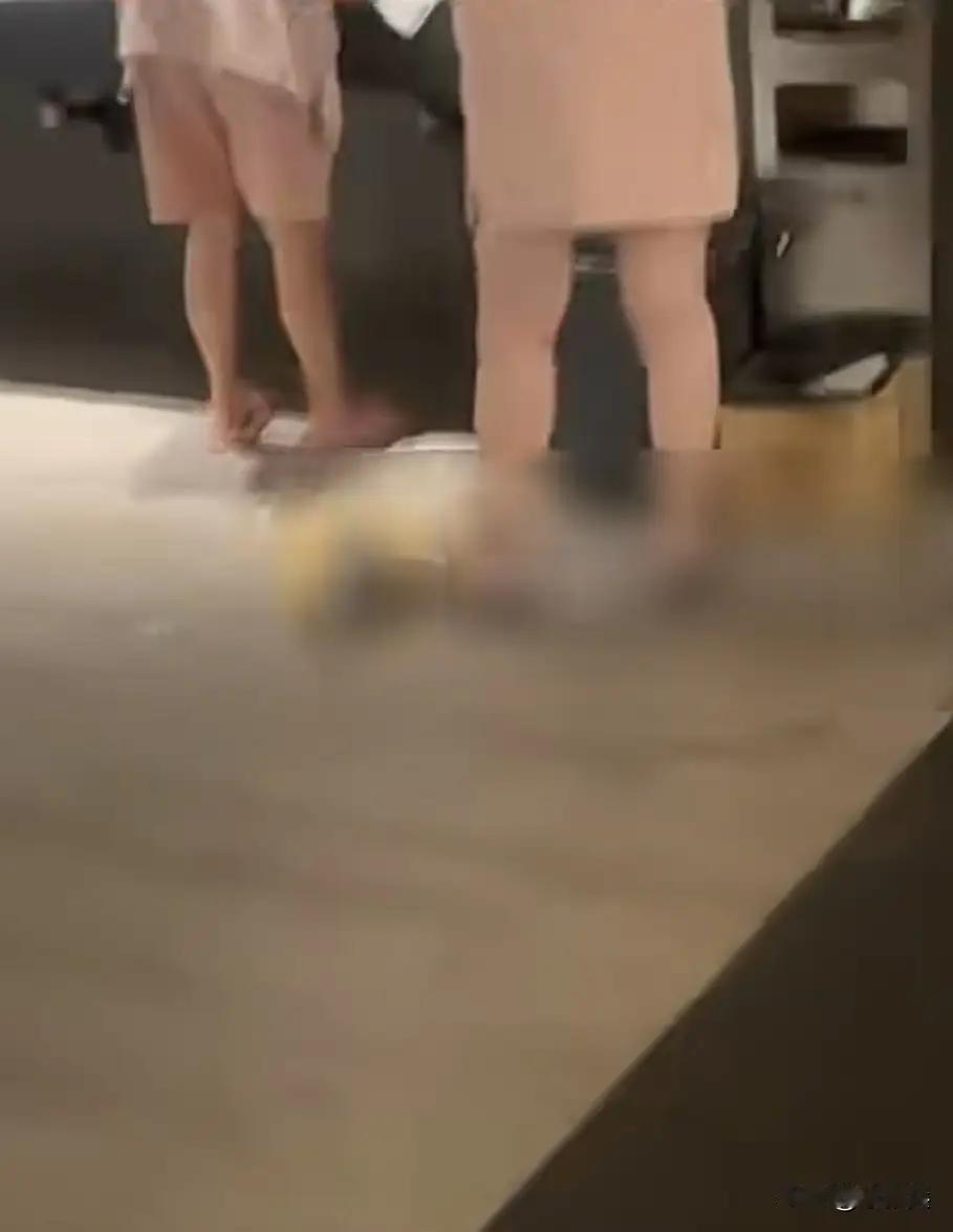 成都高端汤泉变“化粪池”？300 元一人全裸泡屎水，孩子当场踩到，店家回应更让人