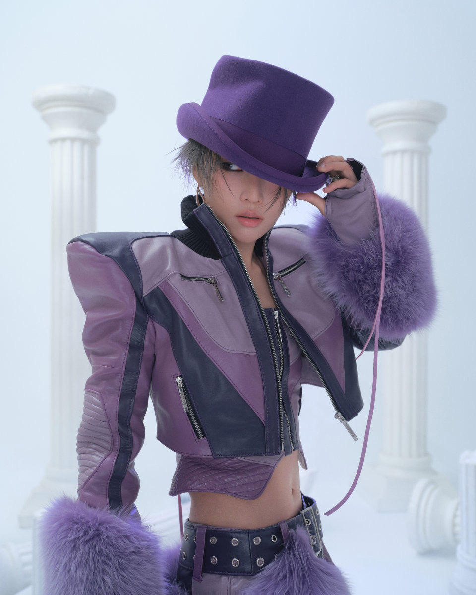 救命🆘 刘雨昕东方跨年造型来自Dominnico特别专属定制这完全是女战神