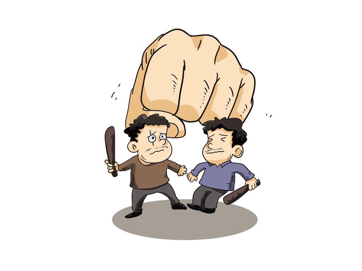 5月14日广西南宁，大学教师走错出站口遭安检员追打致10处挫伤，安检员脸上两道划