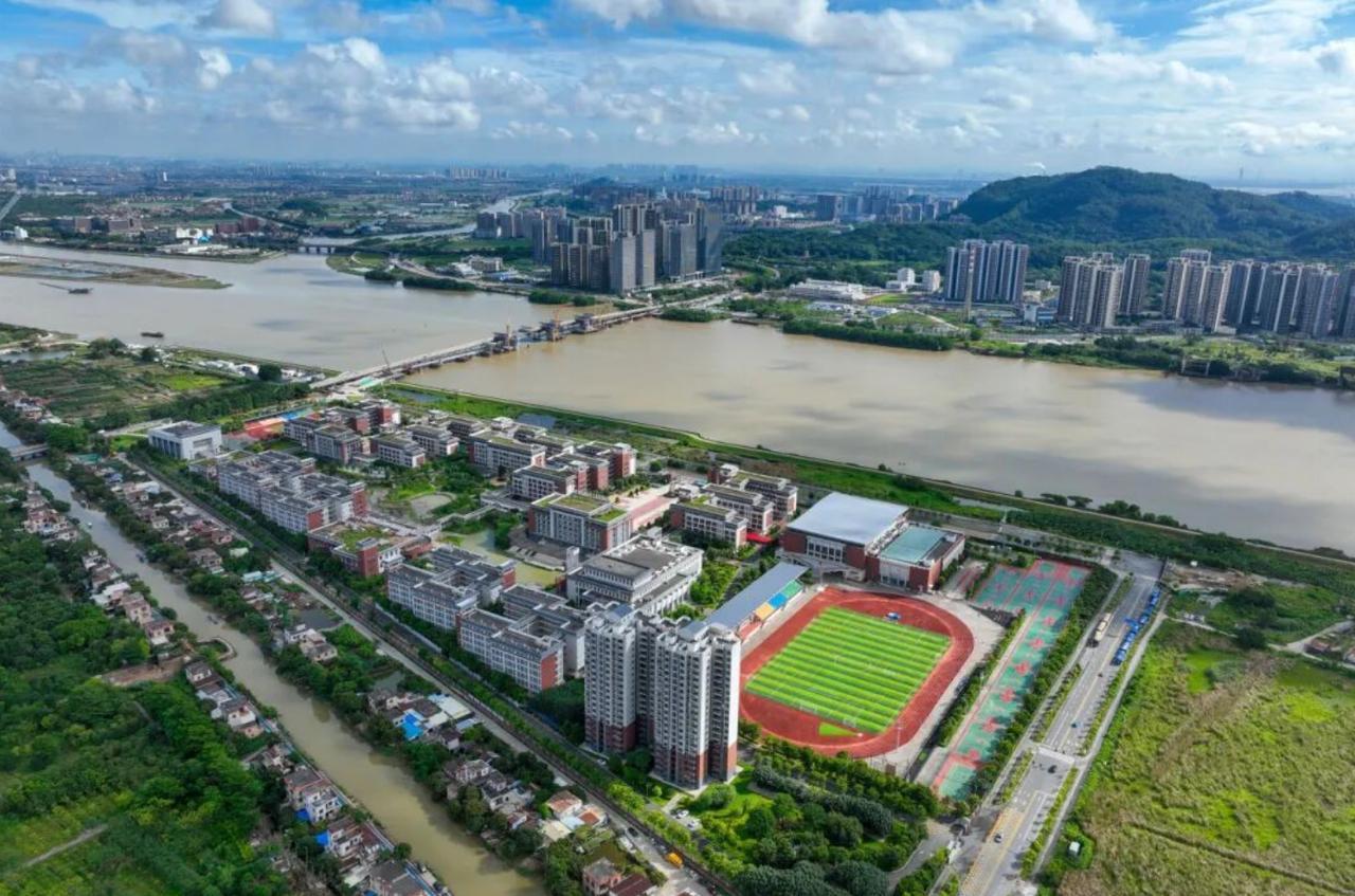 南沙三大名校校园开放日情报：
二中天元：今年首次加入名额分配。预计有扩招。报考建
