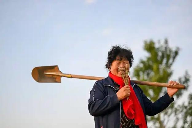 这张27年的合照骗了所有人！殷玉珍白万祥背后藏着锥心的丧子往事。1999年的春天