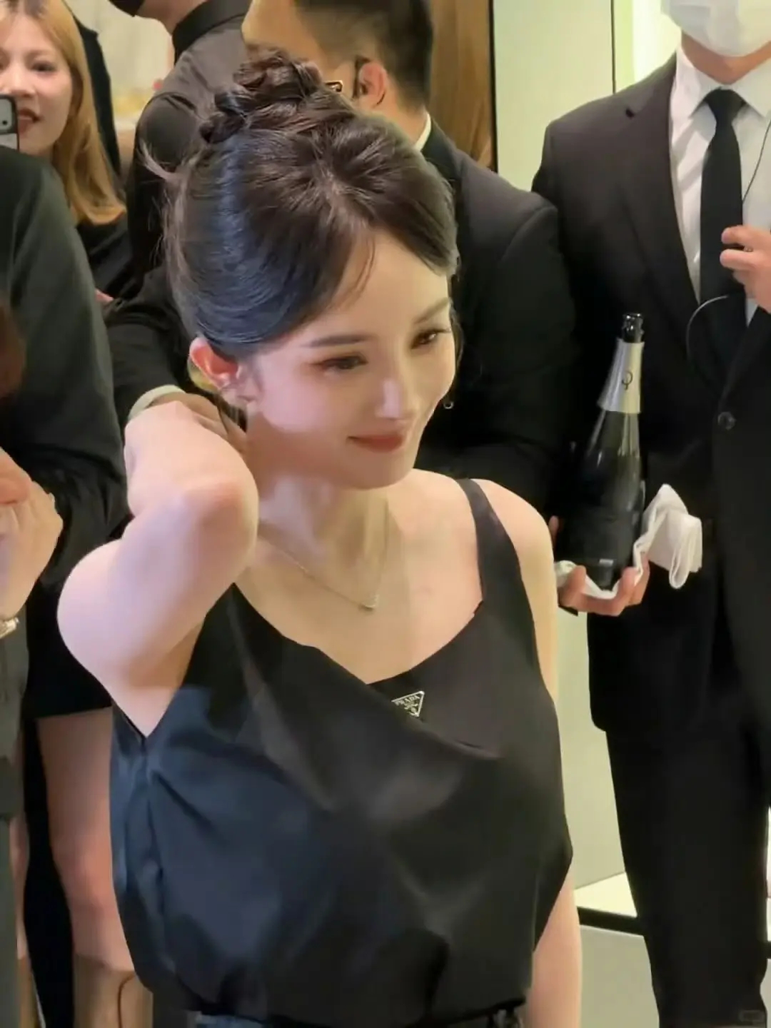 杨幂这个状态也太好了，之前她说9点就睡觉，大家觉得是早睡还是医美的原因？ 
